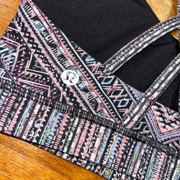 Lululemon Energy Bra | Size 4 | Tribal Pace Print - Picture 9 of 11